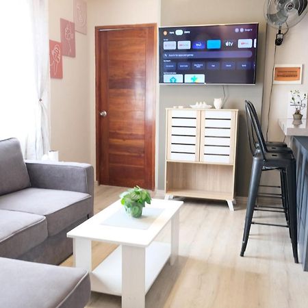 2-Bedroom Boutique City Condo - Newly Renovated! 宿务 外观 照片