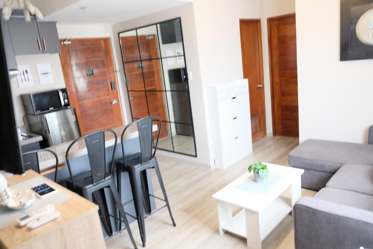 2-Bedroom Boutique City Condo - Newly Renovated! 宿务 外观 照片