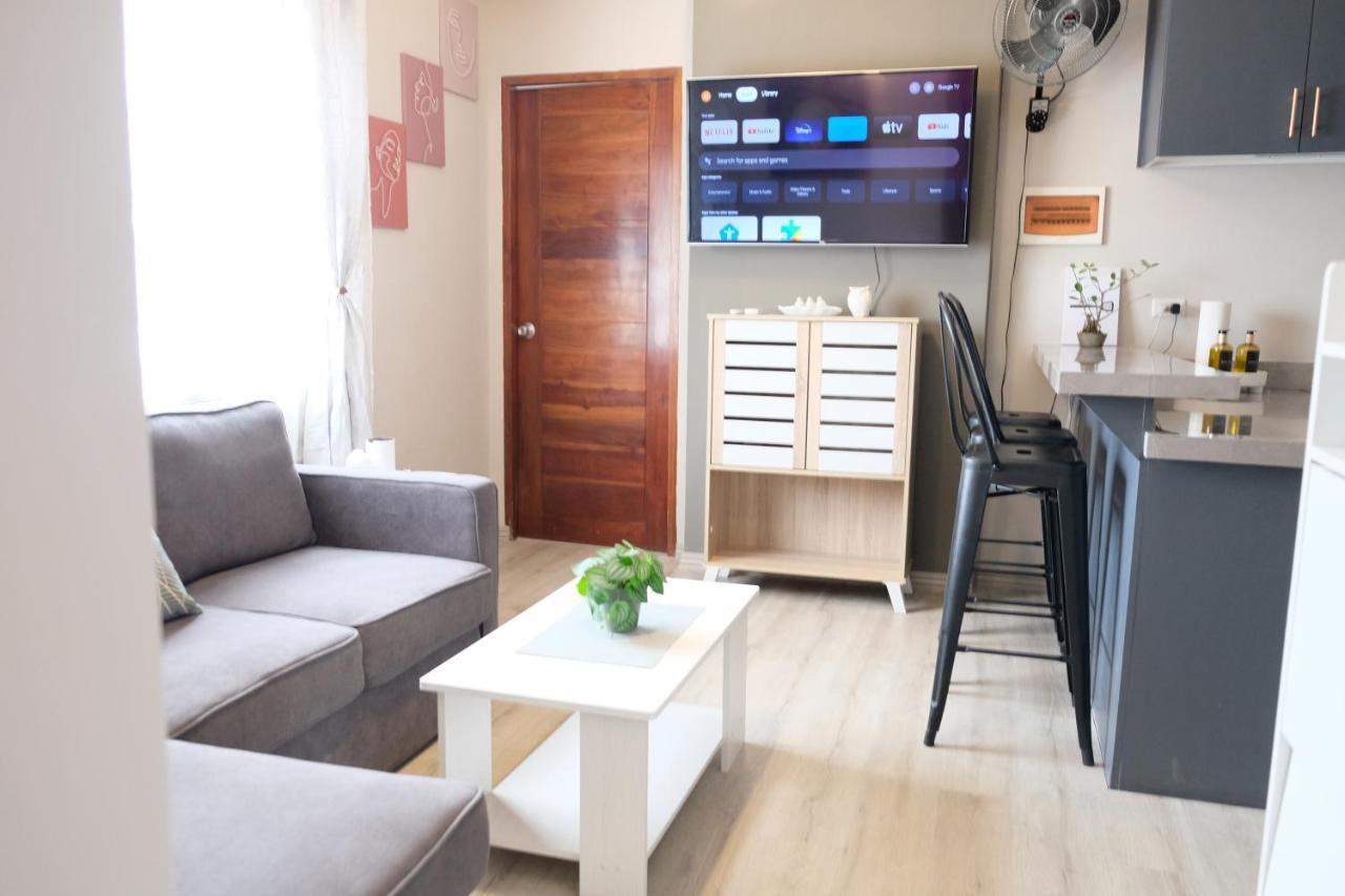 2-Bedroom Boutique City Condo - Newly Renovated! 宿务 外观 照片