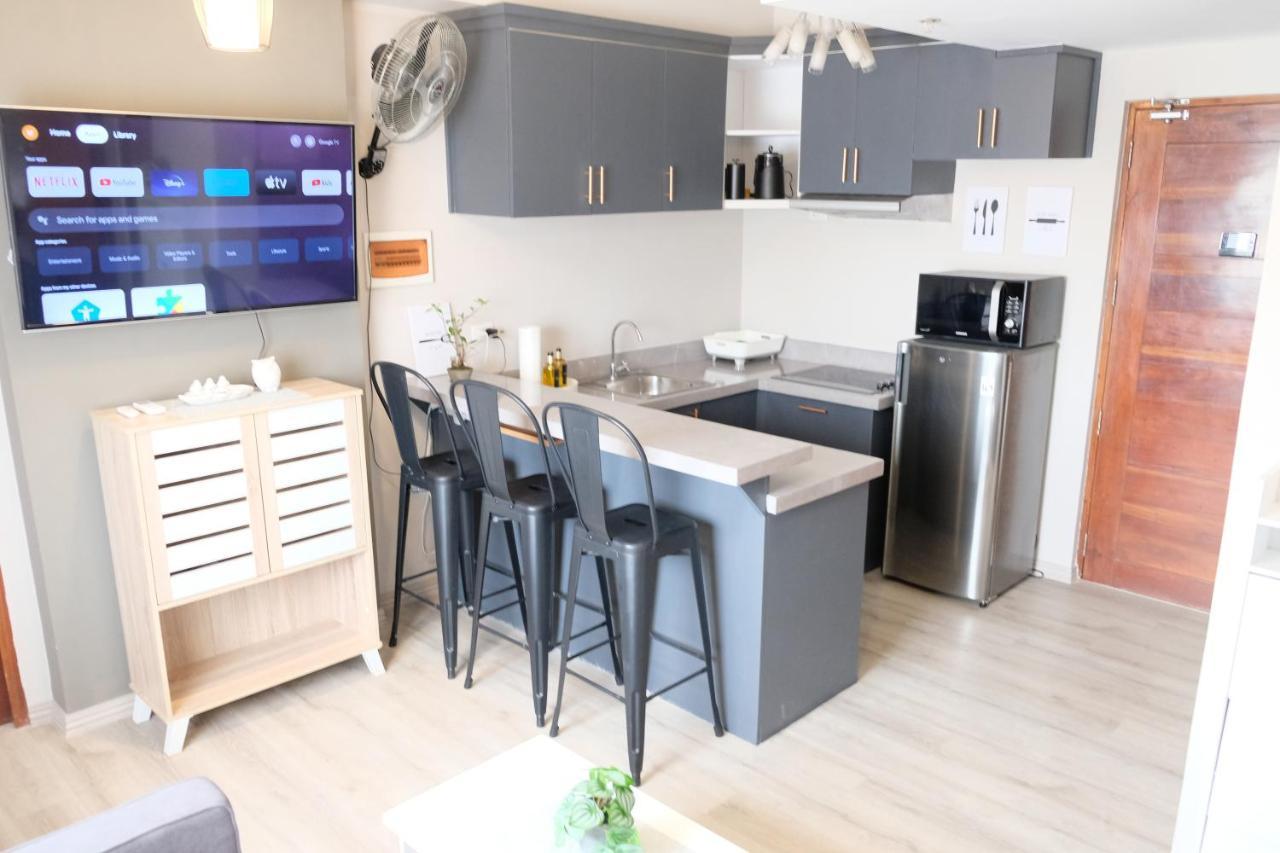 2-Bedroom Boutique City Condo - Newly Renovated! 宿务 外观 照片