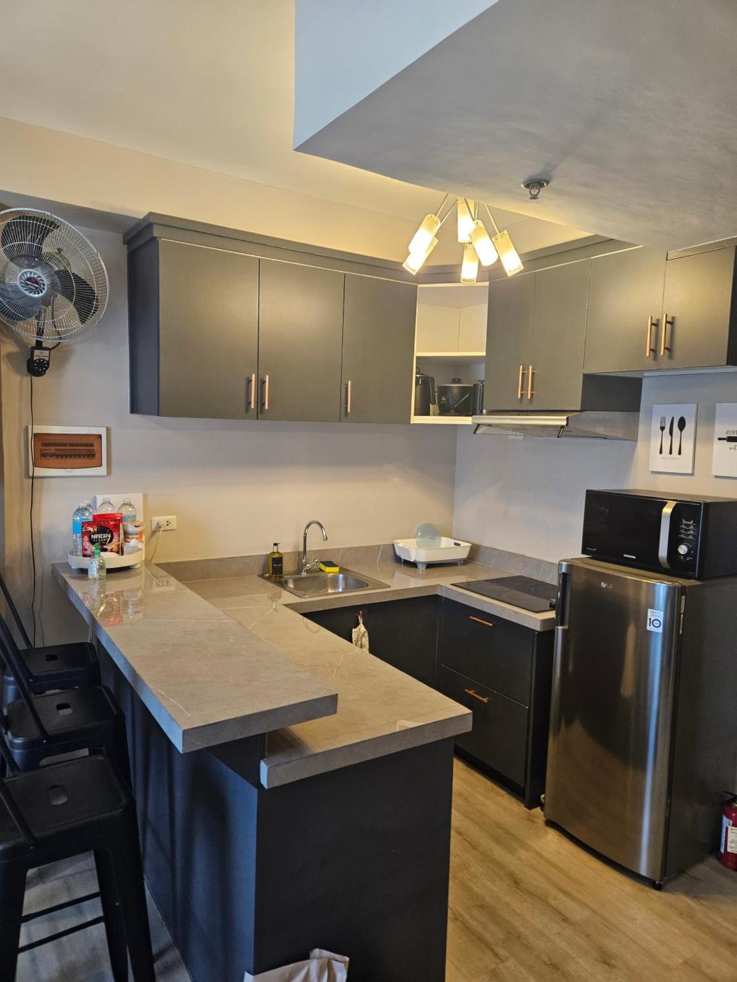 2-Bedroom Boutique City Condo - Newly Renovated! 宿务 外观 照片