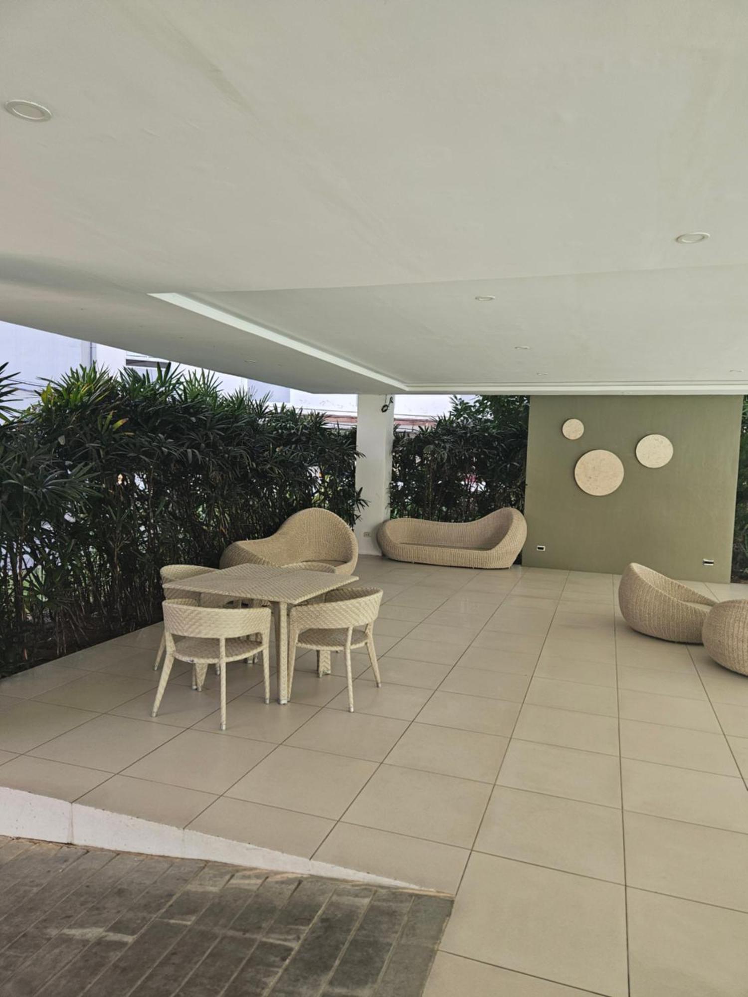 2-Bedroom Boutique City Condo - Newly Renovated! 宿务 外观 照片